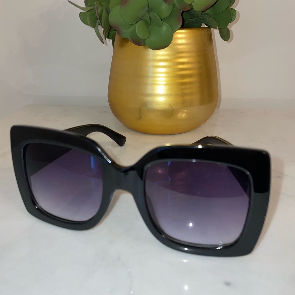 NEW Oversized Square Black Frame Fashion Trendy Sunglasses